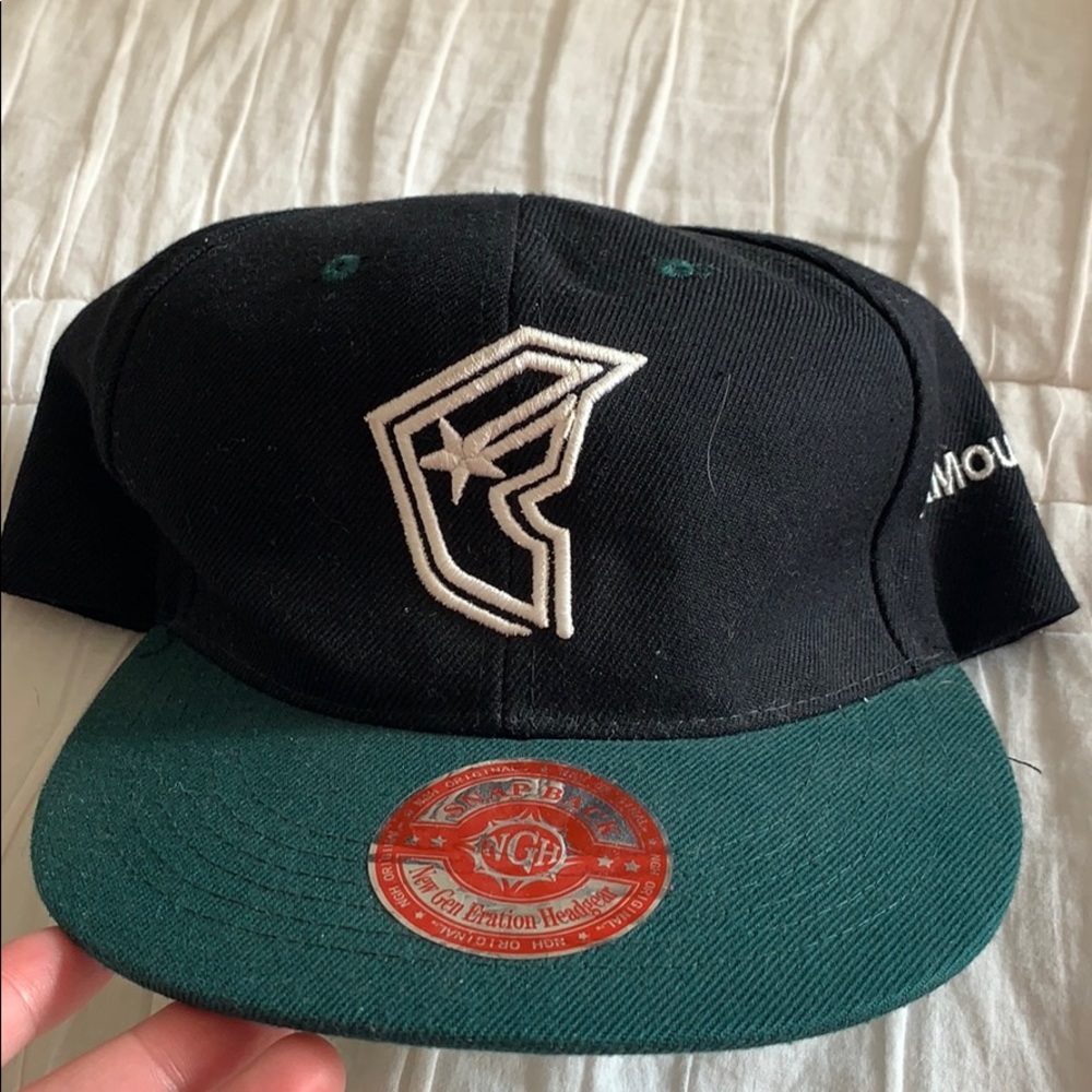 Famous snap back hat